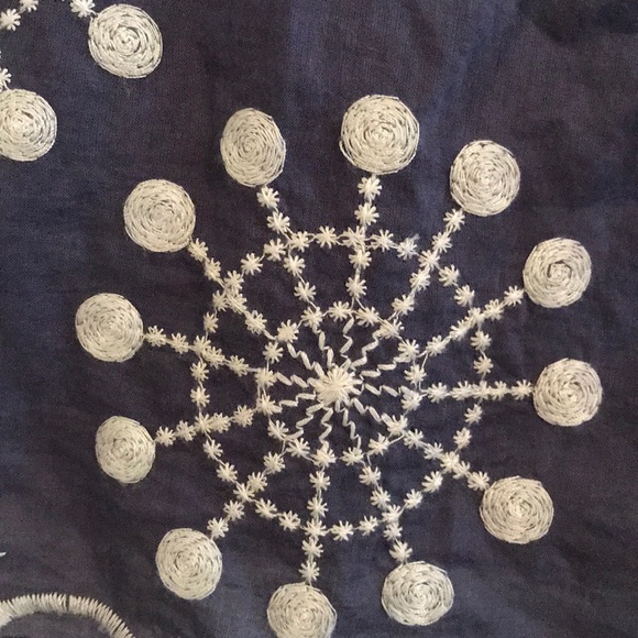 Blouse - Picture 2 of 3